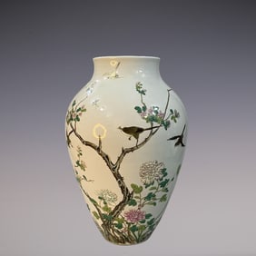 An Exquisite Famille-Rose Flower and Bird Pattern Vase