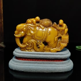 An Exquisite Shoushan Stone Elephant Seal Ornament