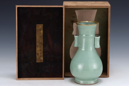 An Exquisite Long quan yao Double-Ears Vase