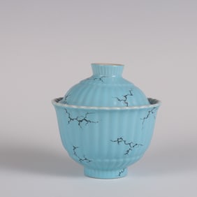 An Exquisite Famille-Rose Flower and Bird Pattern Bowl