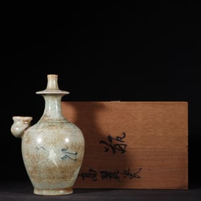An Exquisite Celadon Crane Pattern Vase