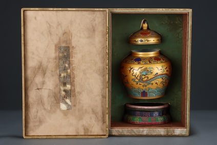 An Exquisite Wucai Dragon Pattern Lotus Pattern Seawater Pattern Jar