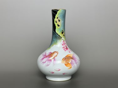 A Pair of Exquisite Enamel Flower Pattern ??with poem Vase
