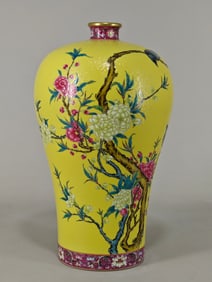 An Exquisite Famille-Rose Flower and Bird Pattern with poem Vase