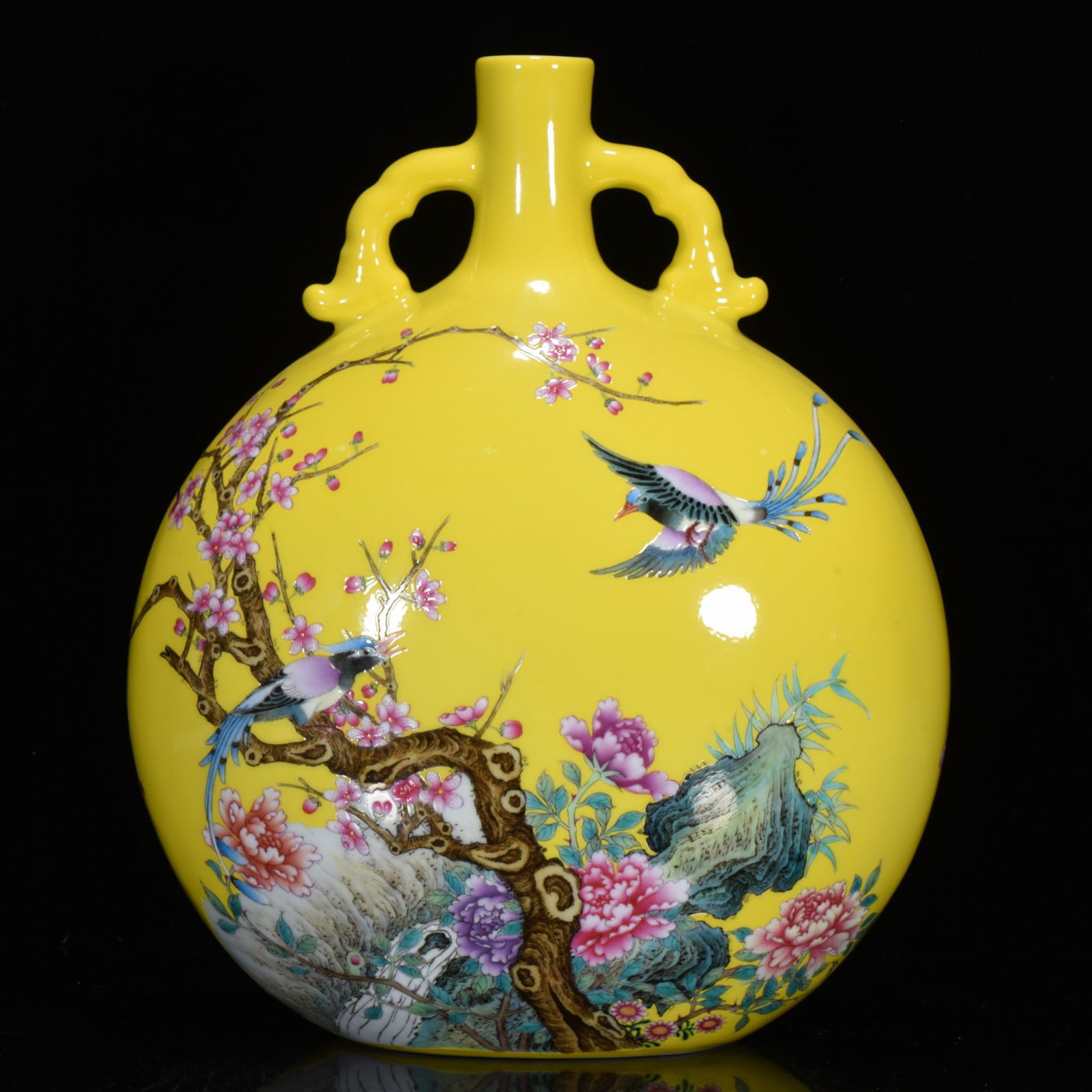 An Exquisite Famille-Rose Flower and Bird Pattern Vase