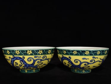 A Pair of Exquisite Yellow Glazde Blue and White Dragon Pattern Bowl