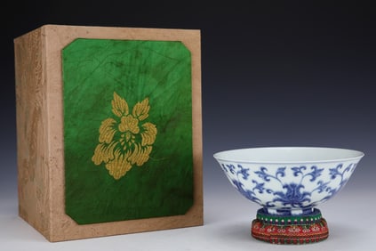 An Exquisite Blue and White Lotus Pattern Bowl