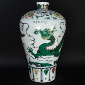 An Exquisite Blue and White Wucai Dragon Pattern Vase