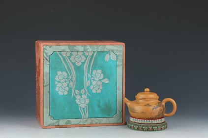An Exquisite Purple Sands Landscape and Figure Pattern Teapot