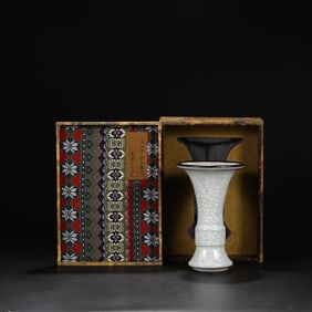 An Exquisite Guan yao Celadon Glazed Cover with Silver Vase,with an Imperial Poem by Emperor