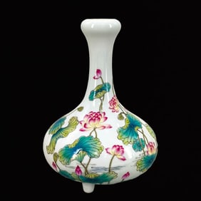 A Exquisite Famille-Rose Lotus Pattern Vase