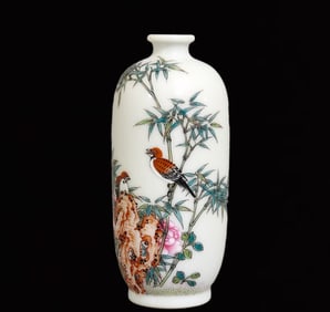 An Exquisite Famille-Rose Bamboo and Bird Pattern Snuff Bottle,With Poem