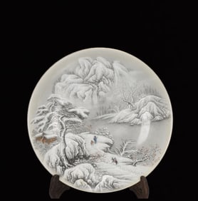 An Exquisite Enamel Landscape and Figure Pattern Plate