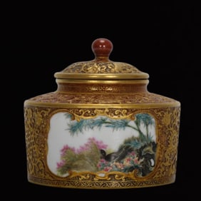 An Exquisite Enamel Painted Gold Flower and Bird Pattern Jar, With Cover