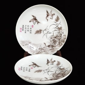 A Pair of Exquisite Ink Color Flower and Bird Pattern Plates,With Poem