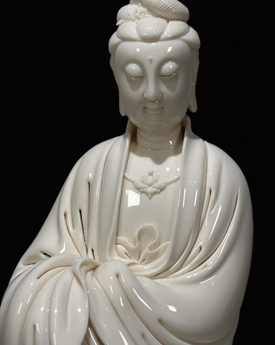 A Solemn Dehua white porcelain Statue of Avalokitesvara (1 of 7)