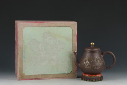 An Exquisite Purple Sands Painted Gold Flower Pattern Teapot