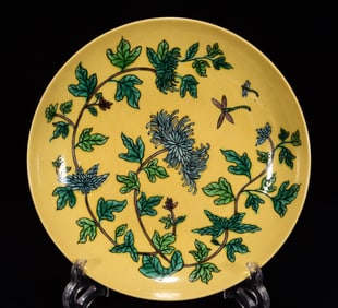 An Exquisite Chrysanthemum Pattern Plate
