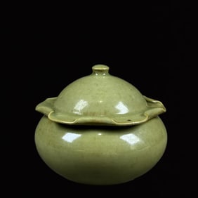 An Exquisite Yaozhou yao Cover Jar