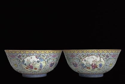 A Pair of Exquisite Famille-Rose Character and Story Pattern Bowls