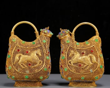 A Pair of Exquisite Gilt Inlaid Gems Horse Pattern Ewers
