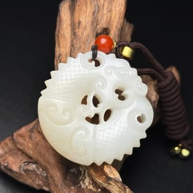 An Exquisite White Jade Dragon Pattern Pendant