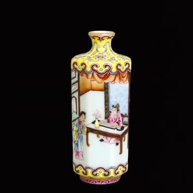 An Exquisite Famille-Rose Yellow Ground Painted Gold Character and Story Pattern Snuff Bottle