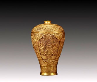 An Exquisite Gilt Bronze Flower Pattern Vase