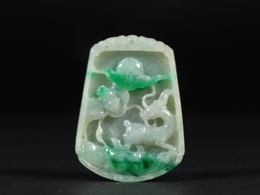 An Exquisite Jadeite Deer Pattern Pendant