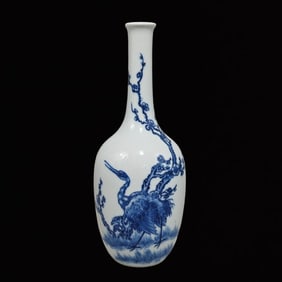 A Exquisite Blue and White Flower and Bird Pattern Vase