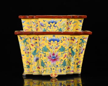 An Exquisite Yellow ground Famille-RoseLotus Pattern Pattern Flowerpot