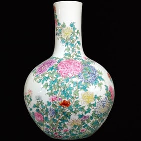 A Precious Enamel Flower Pattern Vase