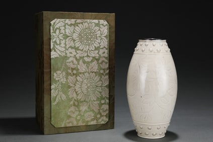 An Exquisite Ding yao Flower Pattern Vase,with an Imperial Poem by Emperor Qianlong