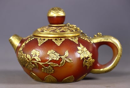 A Rare Agate Cover with Gold Flower Pattern Teapot