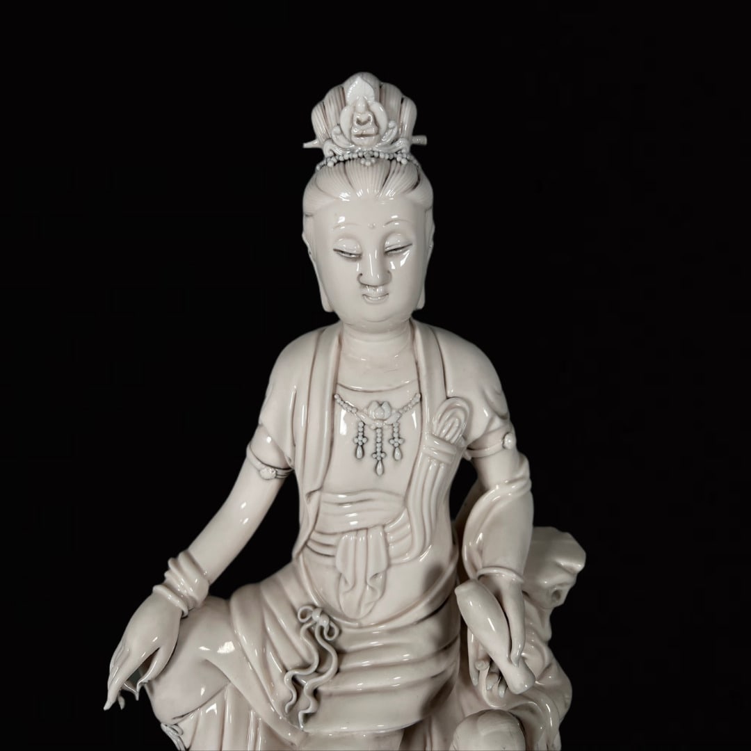 A Solemn Dehua white porcelain Statue of Avalokitesvara (1 of 7)