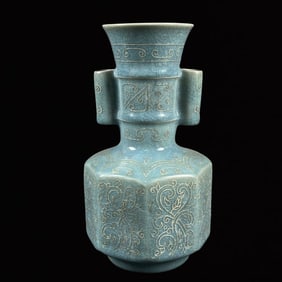 An Exquisite Ru yao Painted Gold Flower Pattern Double-Ears Vase