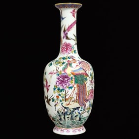 A Precious Famille-Rose Flower and Bird Pattern Painted Gold Vase