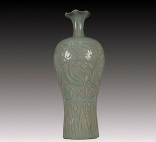 A Rare Yaozhou yao Flower and Bird Pattern Vase