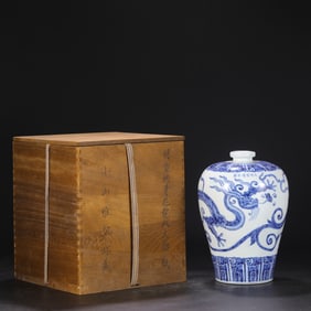 An Exquisite Blue and White Dragon Pattern Vase