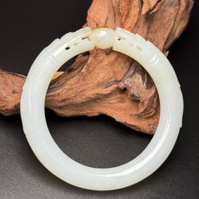 An Exquisite White Jade Dragon Pattern Bracelets
