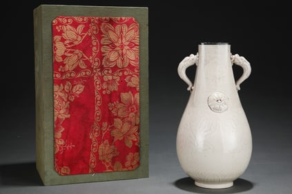 An Exquisite Ding yao Flower Pattern Beast-Ears Vase,with an Imperial Poem by Emperor Qianlong