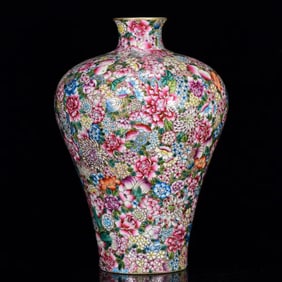 An Exquisite Famille-Rose Flower Pattern Vase