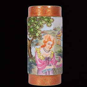 An Exquisite Enamel Painted Gold Figure Pattern Brush Pot