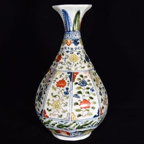 An Exquisite Blue and White Wucai Flower Pattern Vase