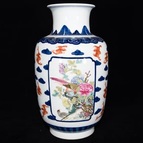 An Exquisite Blue and White Famille-Rose Flower and Bird Pattern Vase