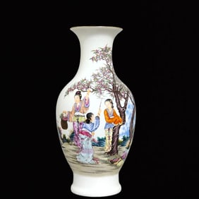 A Precious Enamel Character and Story Pattern Painted Gold Vase