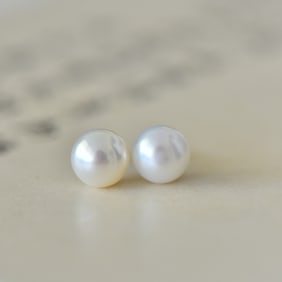 A Pair of Exquisite Sterling Silver Inlaid Pearl Earrings