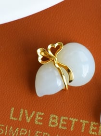 An Exquisite Sterling Silver Inlaid White Jade Gourd Pendant