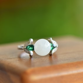 An Exquisite Sterling Silver Inlaid White Jade Ring