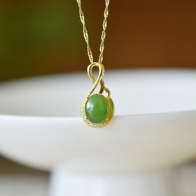 An Exquisite Sterling Silver Inlaid Jasper Necklace